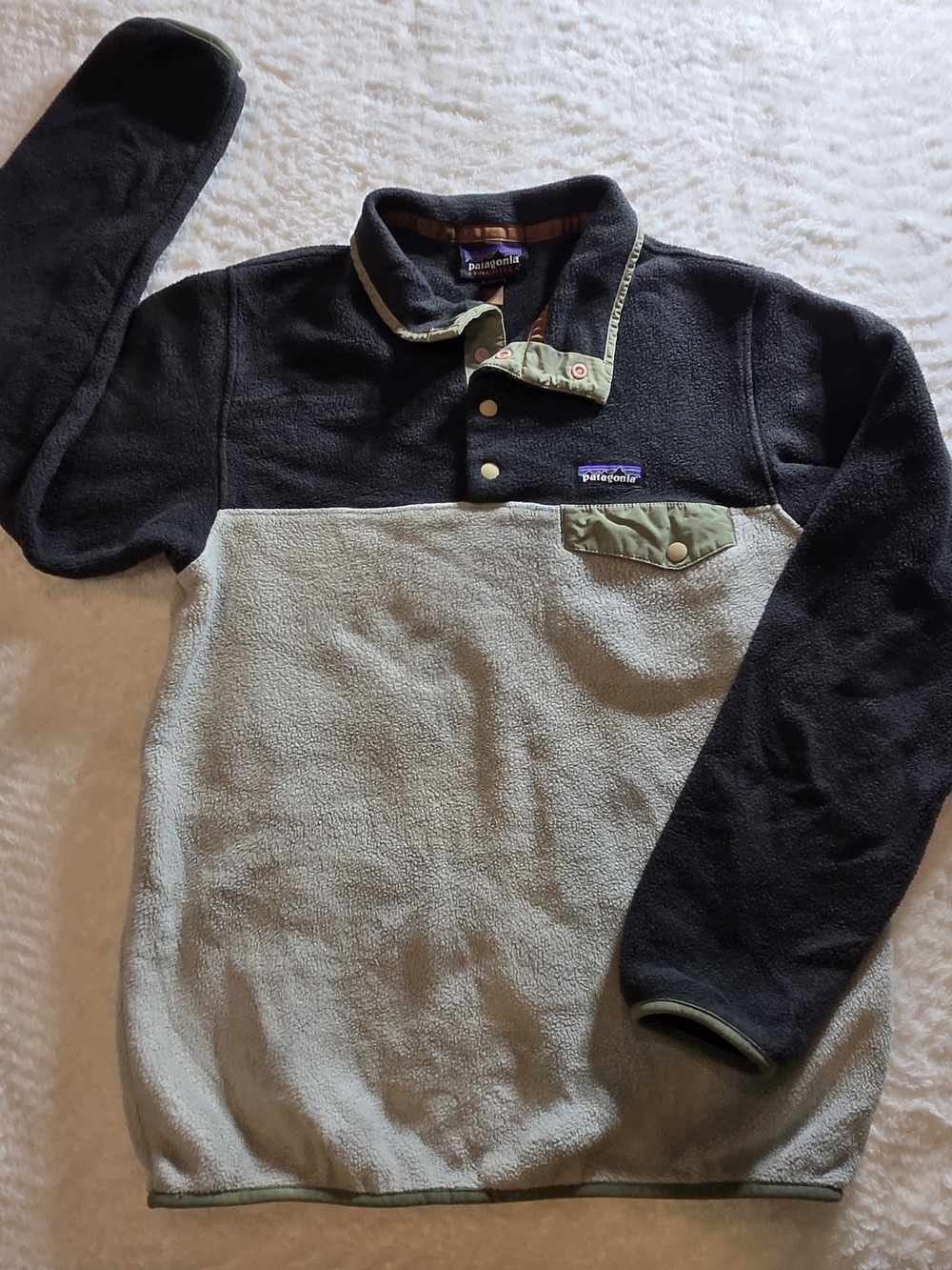 Patagonia Small Womens Two-Tone Fleece Snap Pullover - Black & Light Green